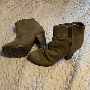 Elegant Olive Heeled Boots